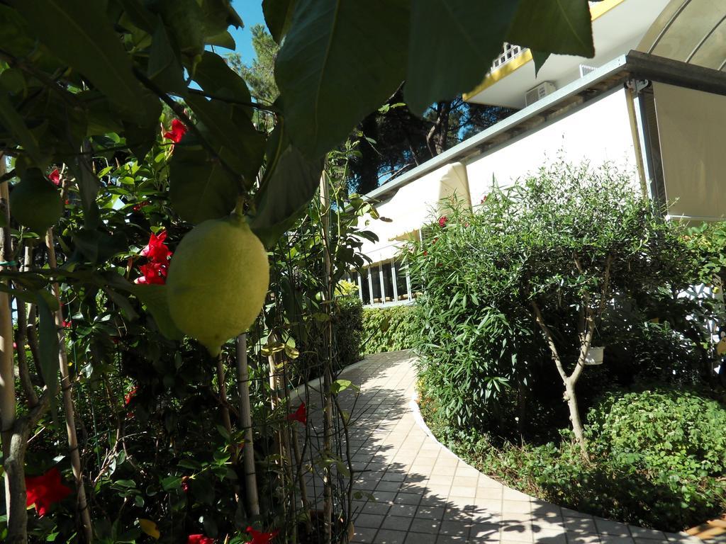 Hotel Abbazia Lignano Sabbiadoro Buitenkant foto