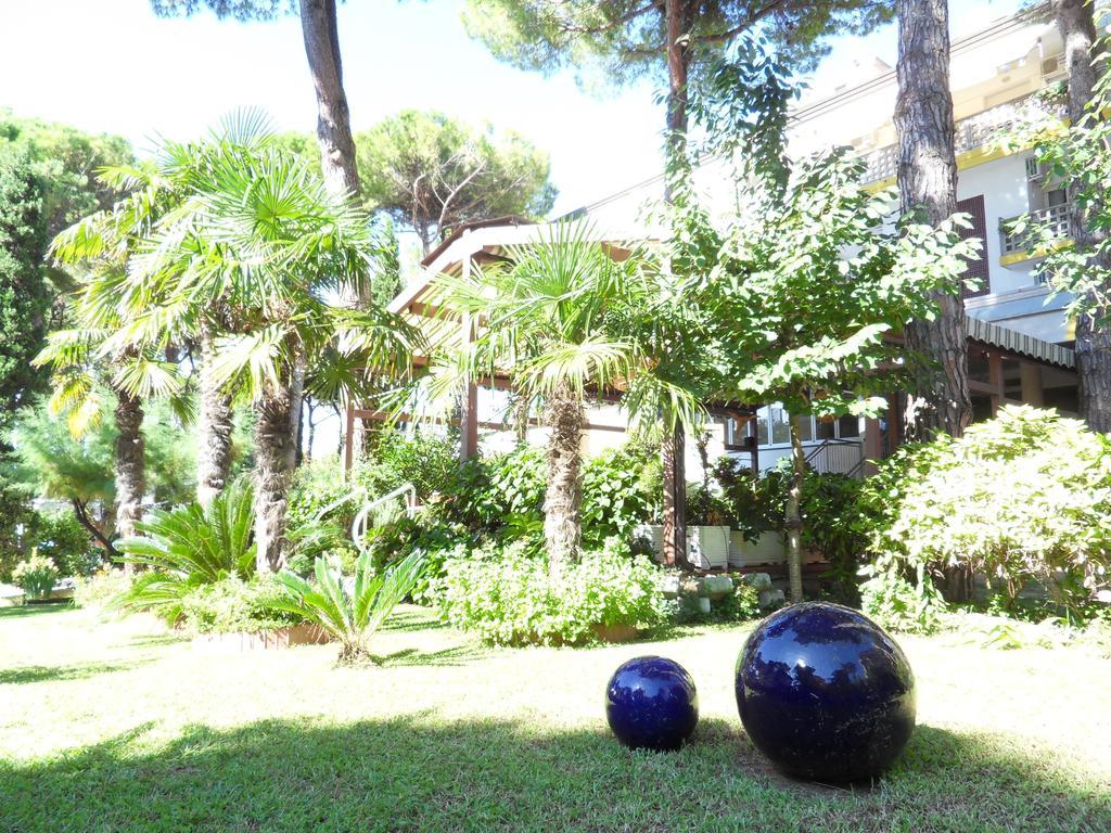 Hotel Abbazia Lignano Sabbiadoro Buitenkant foto