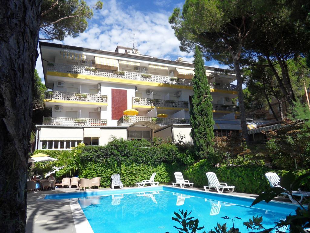 Hotel Abbazia Lignano Sabbiadoro Buitenkant foto