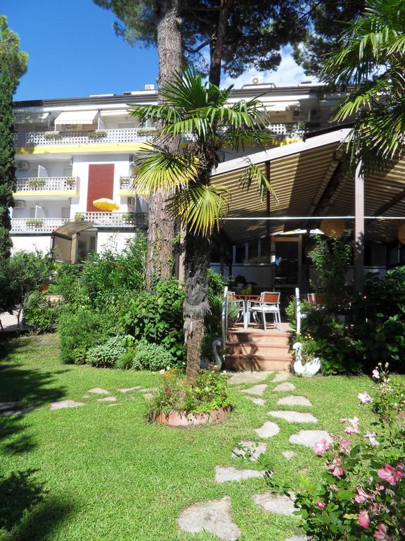 Hotel Abbazia Lignano Sabbiadoro Buitenkant foto