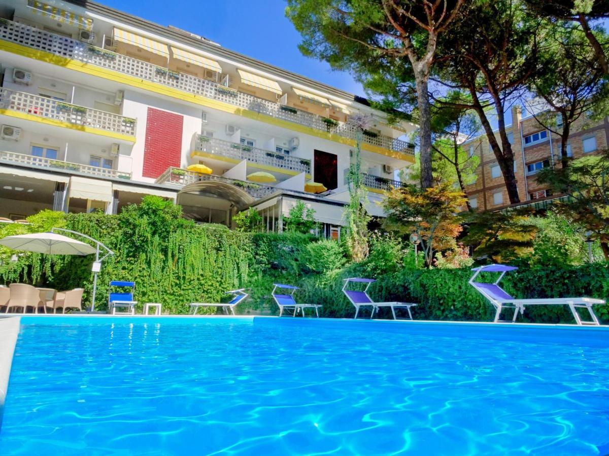 Hotel Abbazia Lignano Sabbiadoro Buitenkant foto
