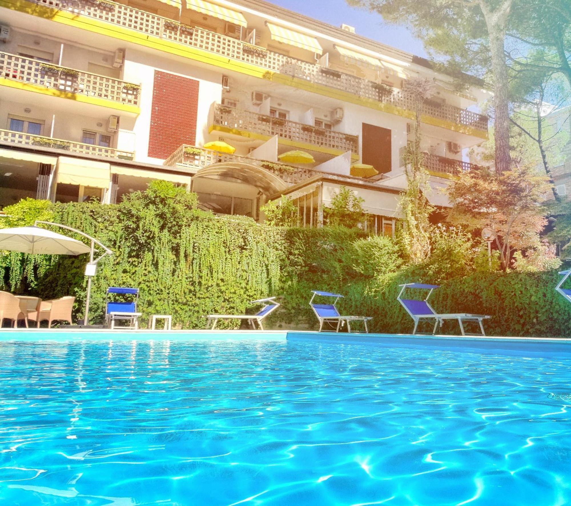 Hotel Abbazia Lignano Sabbiadoro Buitenkant foto
