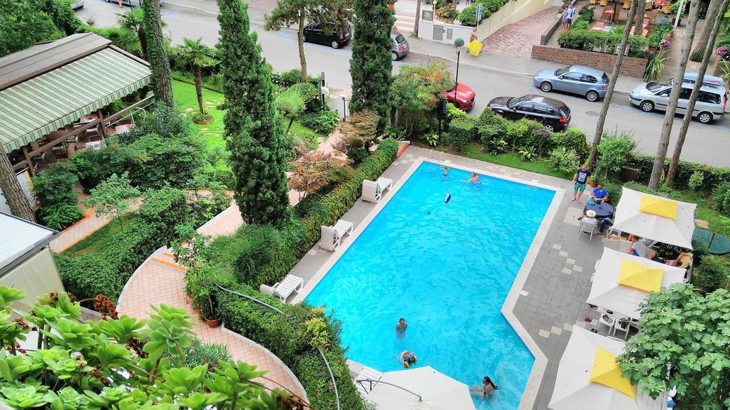 Hotel Abbazia Lignano Sabbiadoro Buitenkant foto