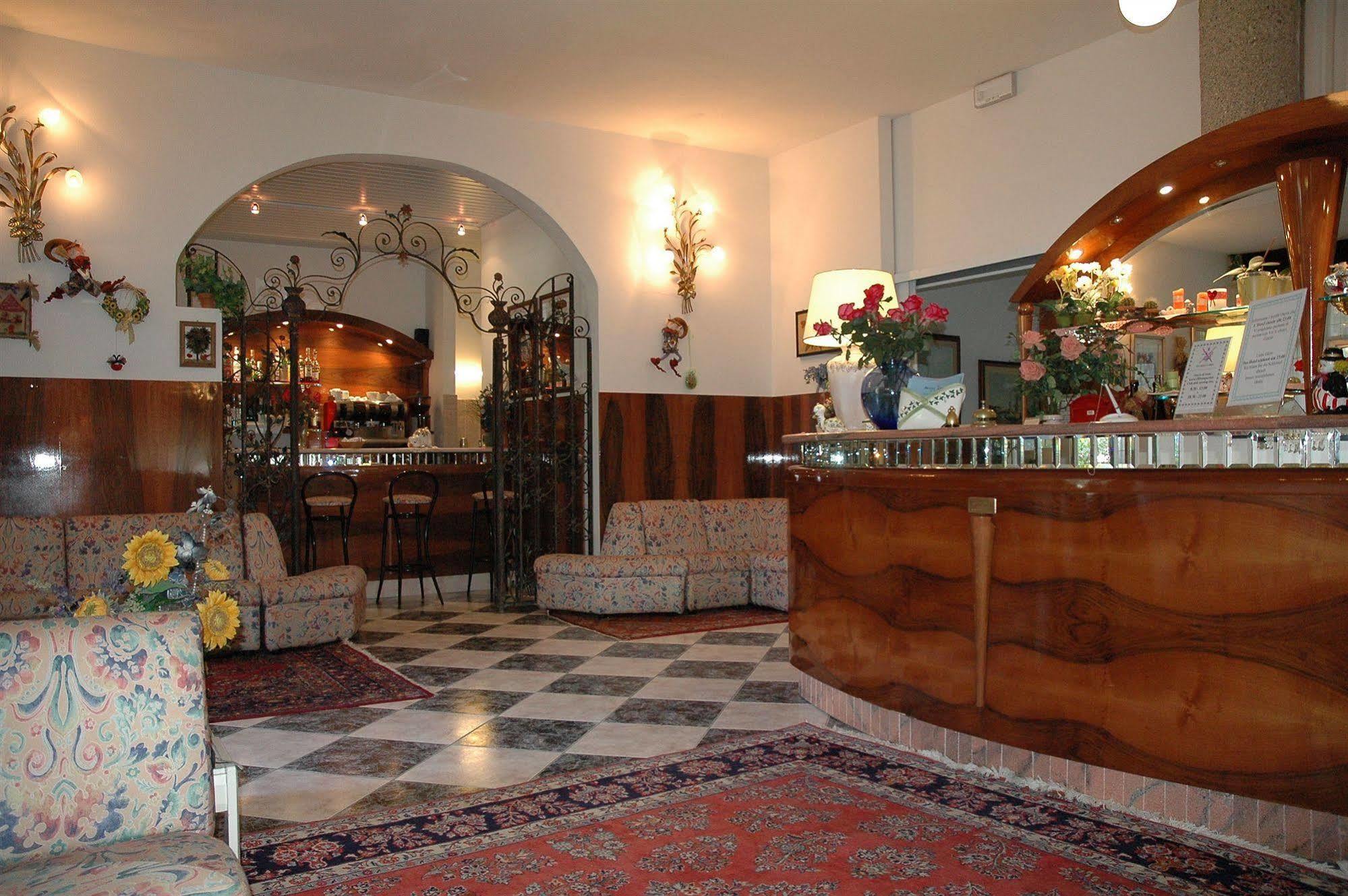 Hotel Abbazia Lignano Sabbiadoro Buitenkant foto