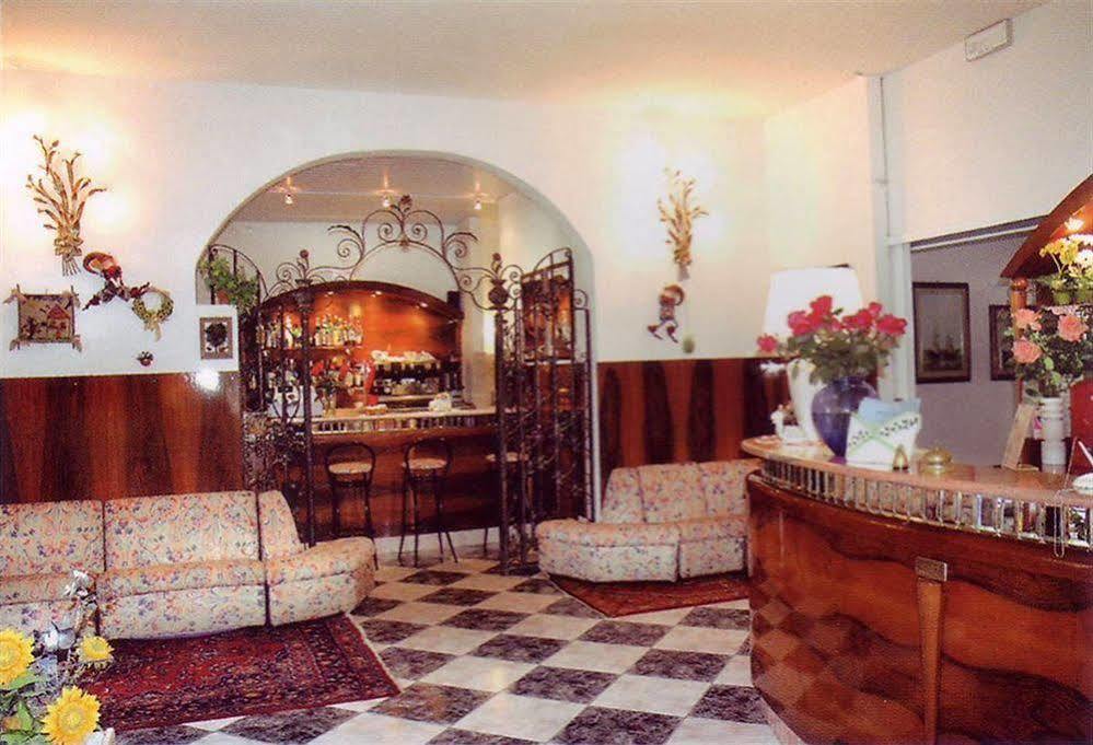 Hotel Abbazia Lignano Sabbiadoro Buitenkant foto