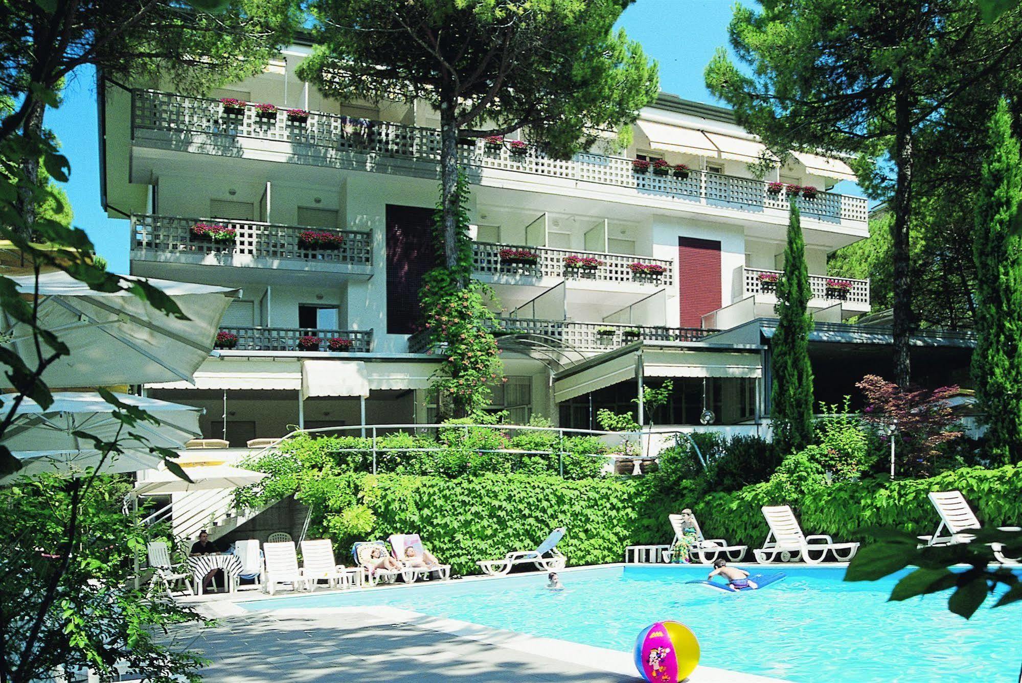 Hotel Abbazia Lignano Sabbiadoro Buitenkant foto