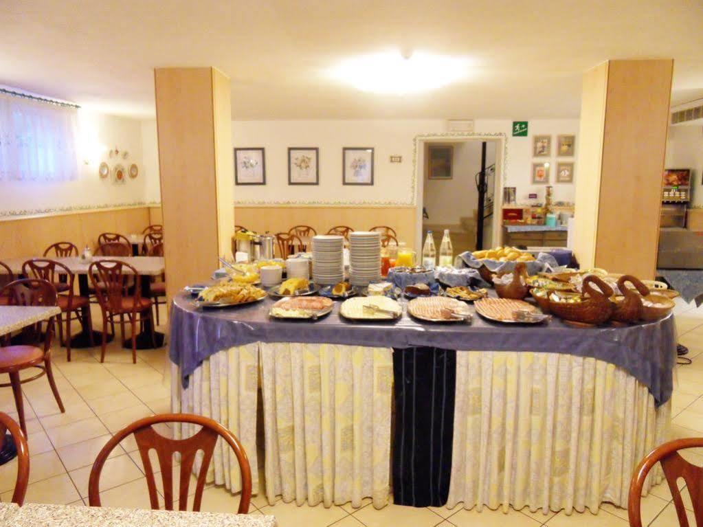 Hotel Abbazia Lignano Sabbiadoro Buitenkant foto